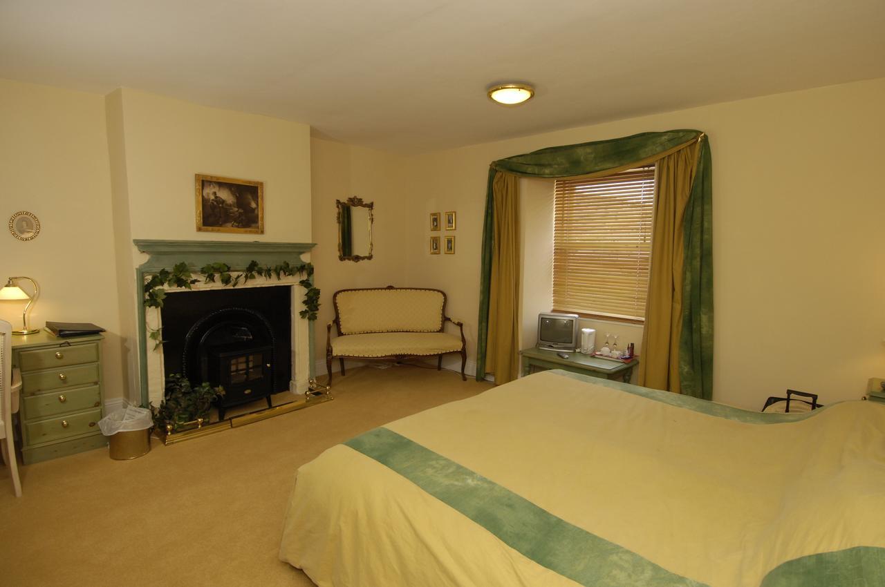 Centre Of Britain Hotel Холтуисъл Екстериор снимка