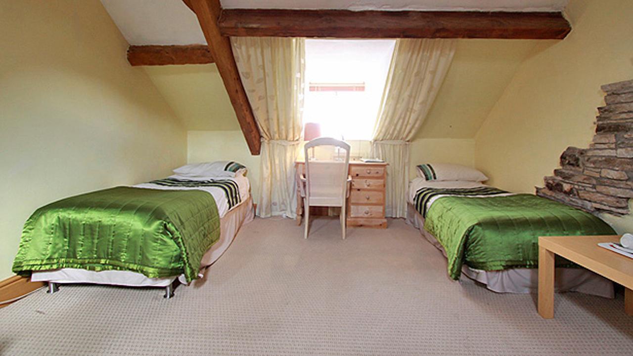 Centre Of Britain Hotel Холтуисъл Екстериор снимка