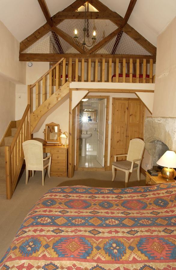 Centre Of Britain Hotel Холтуисъл Екстериор снимка