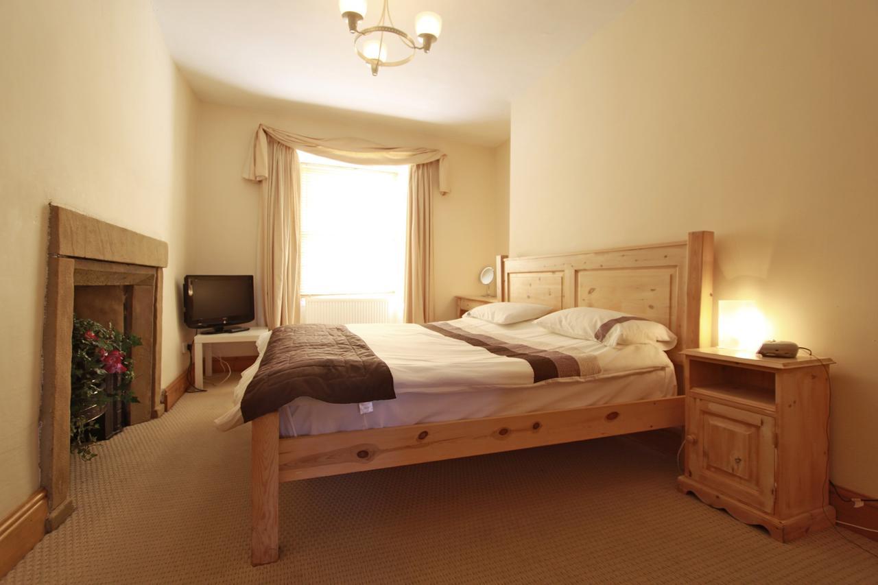 Centre Of Britain Hotel Холтуисъл Екстериор снимка